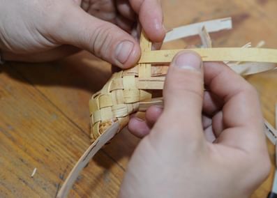 Изготовление изделий из бресты.